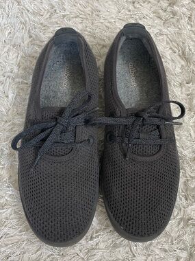 Allbirds Women’s Tree Skippers Sneaker in Black